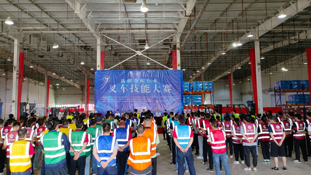 2024年新疆仓配行业叉车技能巅峰对决： 安全与效率并重，工匠精神闪耀赛场
